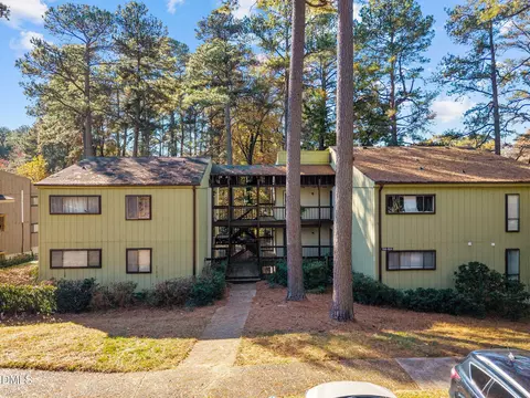 514 Pine Ridge Pl, Raleigh, NC 27609