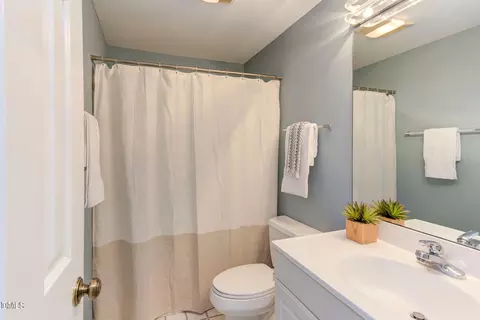 Bath - 5314 Taproot Ln, Durham, NC 27705 photo 5 of 5