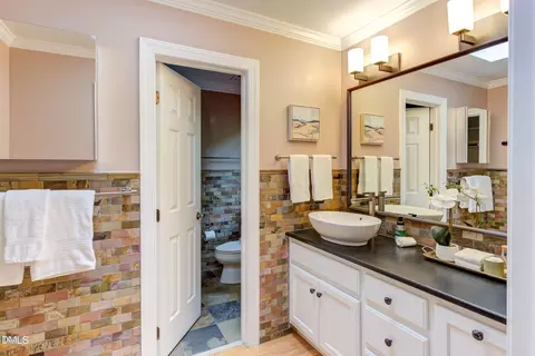 Bath - 5314 Taproot Ln, Durham, NC 27705 photo 2 of 5