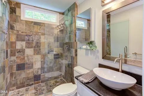 Bath - 5314 Taproot Ln, Durham, NC 27705 photo 3 of 5