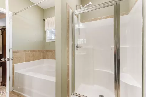Bath - 80 Heron Point Way, Garner, NC 27529 photo 3 of 4