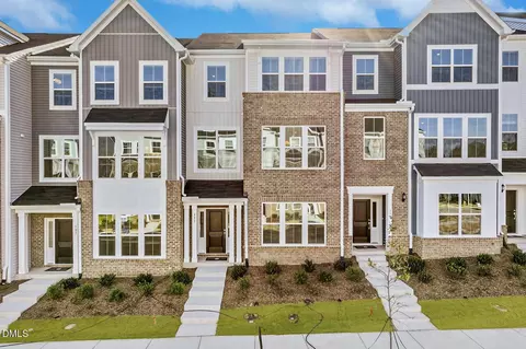 391 Chesapeake Commons St #121, Garner, NC 27529