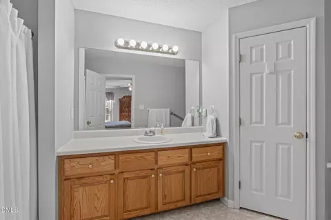 Bath - 46 Budd Godwin Ln, Dunn, NC 28334 photo 1 of 3