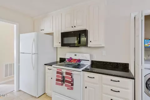 Kitchen - 136 Pebblestone Ct, Willow Spring, NC 27592 photo 3 of 3