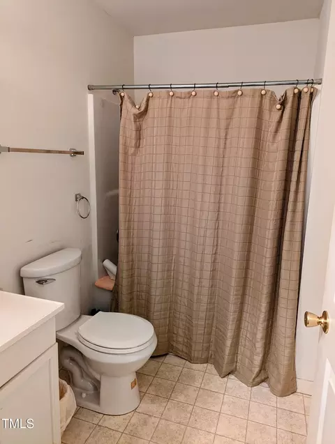 Bath - 400 Skipwith Rd, Boydton, VA 23917 photo 1 of 1