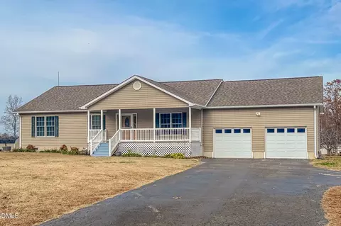 111 Fox Crossing Dr, Roxboro, NC 27574