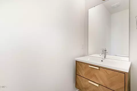 Bath - 907 Danbury Dr, Durham, NC 27703 photo 3 of 4