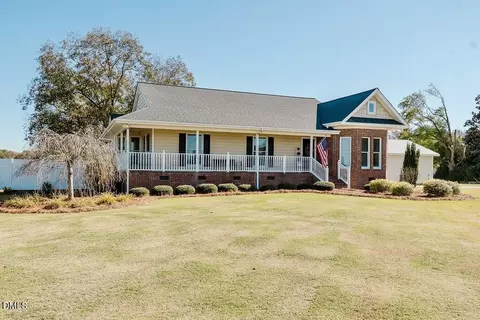 1676 Smithfield Hwy, Newton Grove, NC 28366