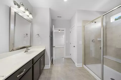 Entry Way - 1011 Meadow Pond Dr, Durham, NC 27703 photo 2 of 3