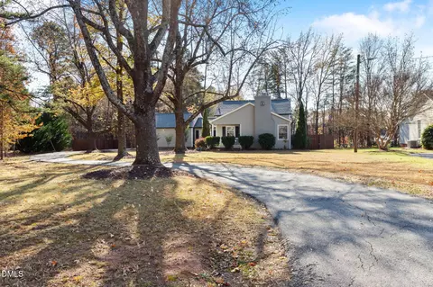2712 Peachtree St, Burlington, NC 27215