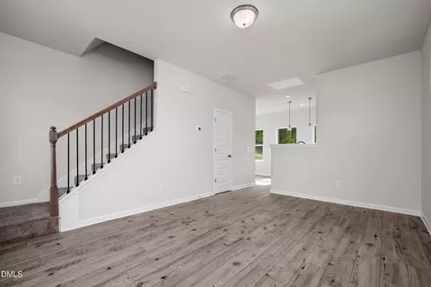 Living - 213 Courtside Dr, Dunn, NC 28334 photo 2 of 3