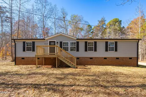 3227 E Calloway Dr, Mebane, NC 27302