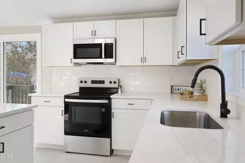 Kitchen - 15 Elijah Ct, Cameron, NC 28326 photo 5 of 8