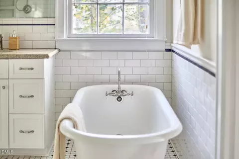 Bath - 1004 Arnette Ave, Durham, NC 27707 photo 3 of 4