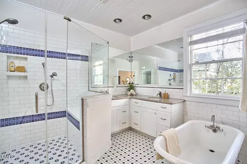 Bath - 1004 Arnette Ave, Durham, NC 27707 photo 2 of 4