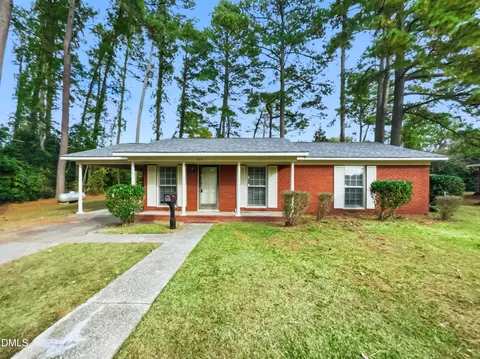 208 Starhill Ave, Fayetteville, NC 28303