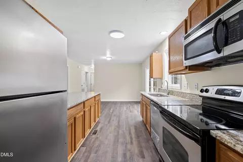 Kitchen - 203 Clearwater Dr, Smithfield, NC 27577 photo 6 of 6