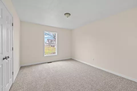 Bedroom - 203 Clearwater Dr, Smithfield, NC 27577 photo 4 of 7