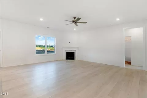 Living - 16 Leslie Ct, Middlesex, NC 27557 photo 2 of 3