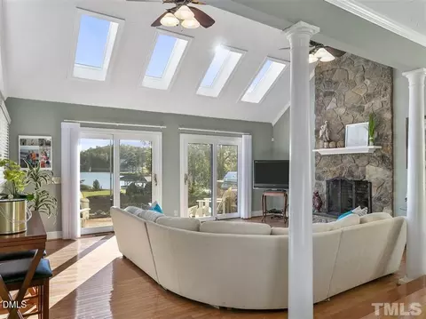 Living - 487 Oak Pointe Dr, Semora, NC 27343 photo 2 of 2