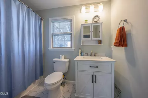 Bath - 760 Eugene Jernigan Rd, Dunn, NC 28334 photo 1 of 2