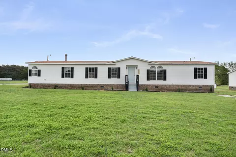 2048 Towncrier Dr, Kinston, NC 28504