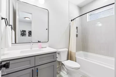 Bath - 635 Conover Rd #B, Durham, NC 27703 photo 2 of 6