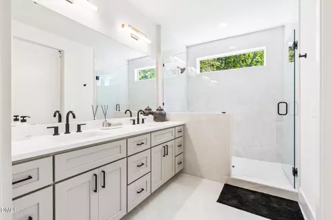 Bath - 635 Conover Rd #B, Durham, NC 27703 photo 3 of 6