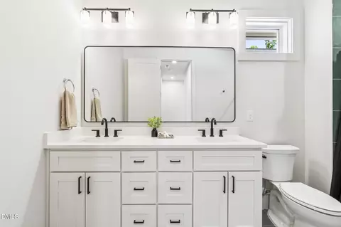 Bath - 635 Conover Rd #B, Durham, NC 27703 photo 5 of 6