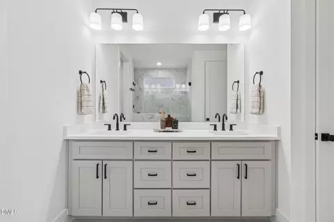 Bath - 637 Conover Rd #B, Durham, NC 27703 photo 4 of 5