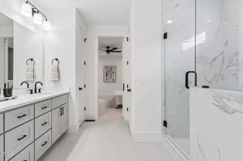 Bath - 637 Conover Rd #B, Durham, NC 27703 photo 5 of 5