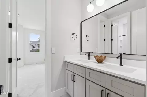 Bath - 637 Conover Rd #B, Durham, NC 27703 photo 2 of 5