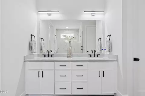 Bath - 639 Conover Rd #B, Durham, NC 27703 photo 3 of 5