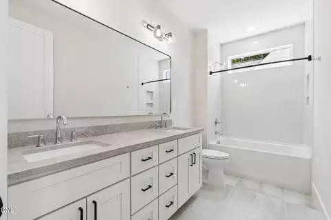 Bath - 639 Conover Rd #B, Durham, NC 27703 photo 5 of 5
