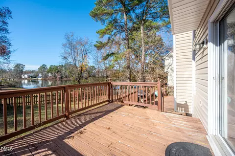 Exterior - 701 Thistlegate Trl, Raleigh, NC 27610 photo 3 of 8