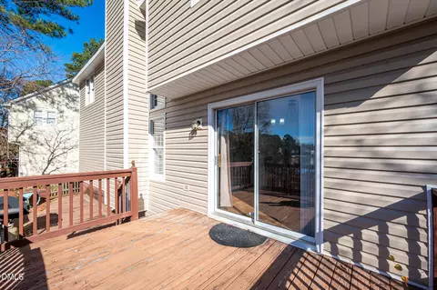 Exterior - 701 Thistlegate Trl, Raleigh, NC 27610 photo 5 of 8