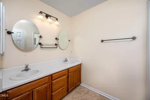 Bath - 701 Thistlegate Trl, Raleigh, NC 27610 photo 3 of 4