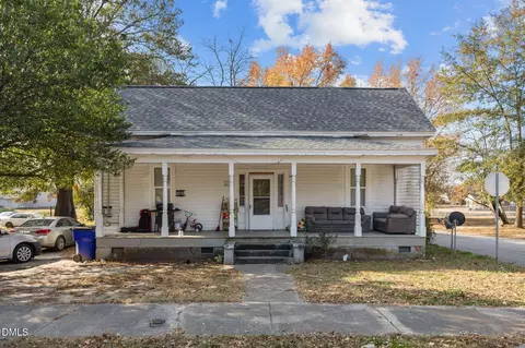 300 Devane St, Clinton, NC 28328 photo 1