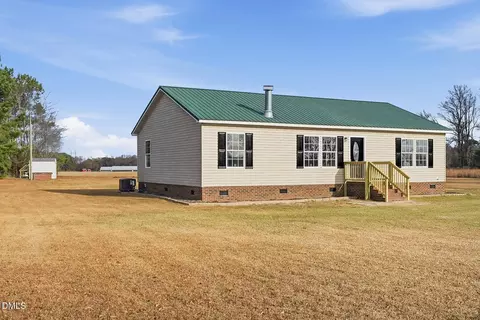 762 Share Cake Rd, Clinton, NC 28328