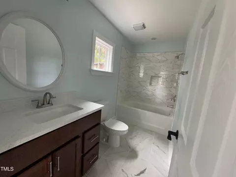 Bath - 401 Commonwealth St, Durham, NC 27703 photo 3 of 3