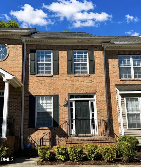 18 Scottish Ln, Durham, NC 27707
