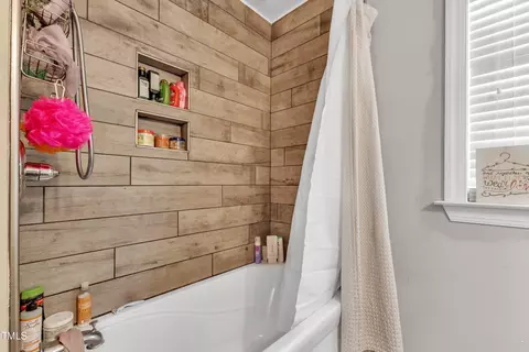 Bath - 302 S Pine St, Benson, NC 27504 photo 2 of 3