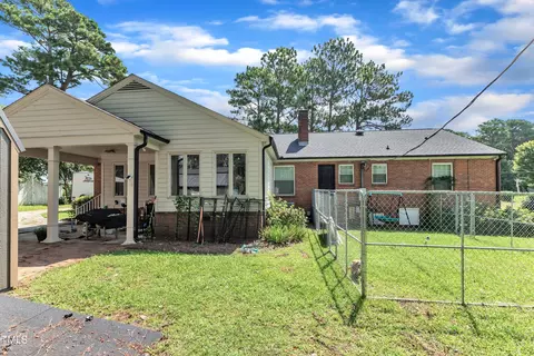 Exterior - 302 S Pine St, Benson, NC 27504 photo 7 of 8