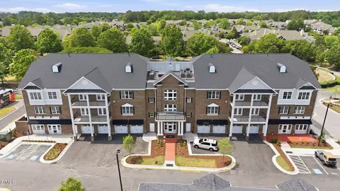 1600 Gathering Park Cir #204, Cary, NC 27519