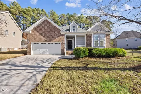 8 Larkspur Ct, Youngsville, NC 27596