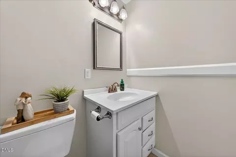 Bath - 932 Danbury Dr, Durham, NC 27703 photo 4 of 4