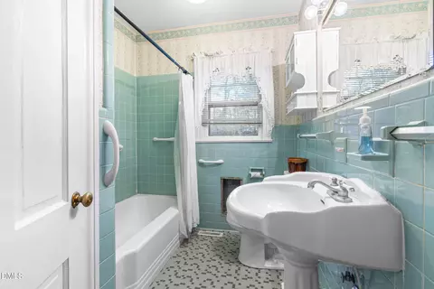 Bath - 103 E Meadowbrook Dr, Smithfield, NC 27577 photo 1 of 3