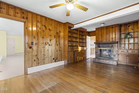 Living - 103 E Meadowbrook Dr, Smithfield, NC 27577 photo 6 of 7