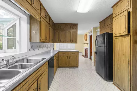 Kitchen - 103 E Meadowbrook Dr, Smithfield, NC 27577 photo 3 of 3