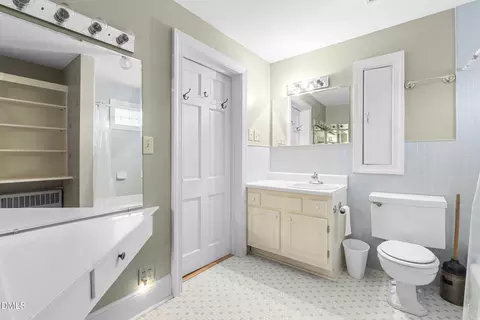 Bath - 103 E Meadowbrook Dr, Smithfield, NC 27577 photo 2 of 3